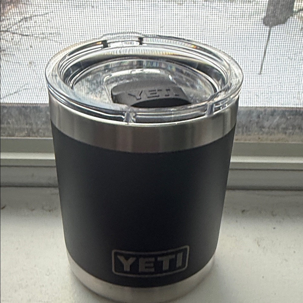 EUC YETI Black Tumbler with Mag lid